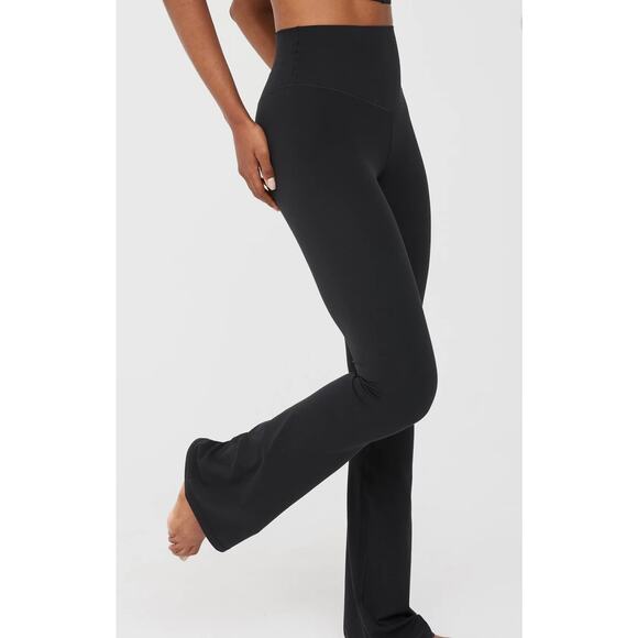 Offline by Aerie Real Me Extra Boot Cut high-rise leggings in black size M - Picture 1 of 7